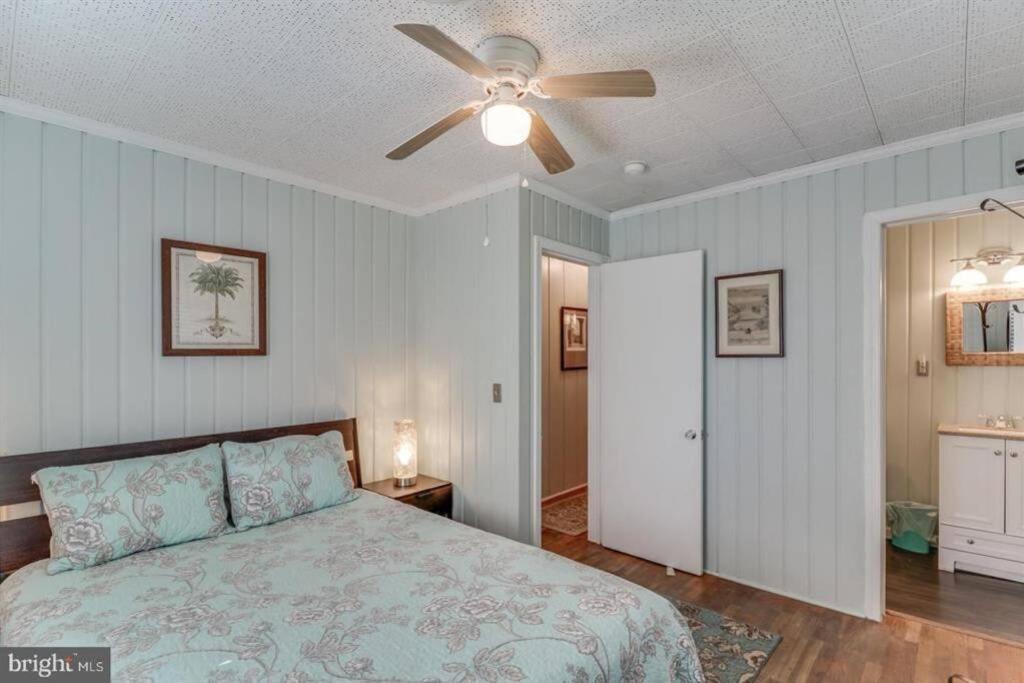 Quaint Block Cottage, 100 Steps To The Holiday home *