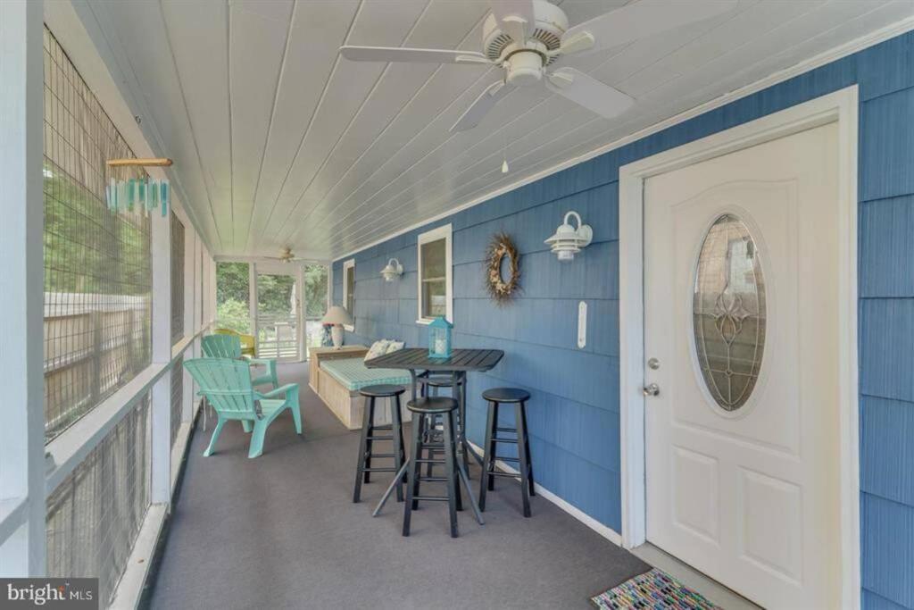 Quaint Block Cottage, 100 Steps To The Holiday home