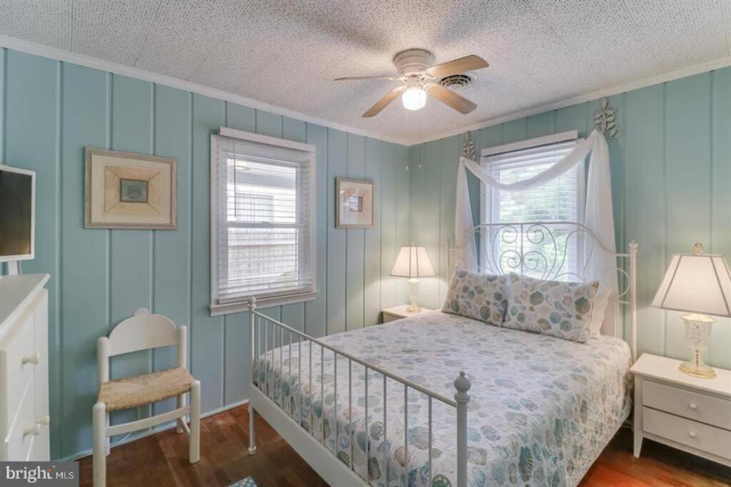 Quaint Block Cottage, 100 Steps To The