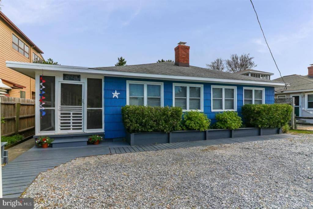 Quaint Block Cottage, 100 Steps To The Holiday home Dewey Beach