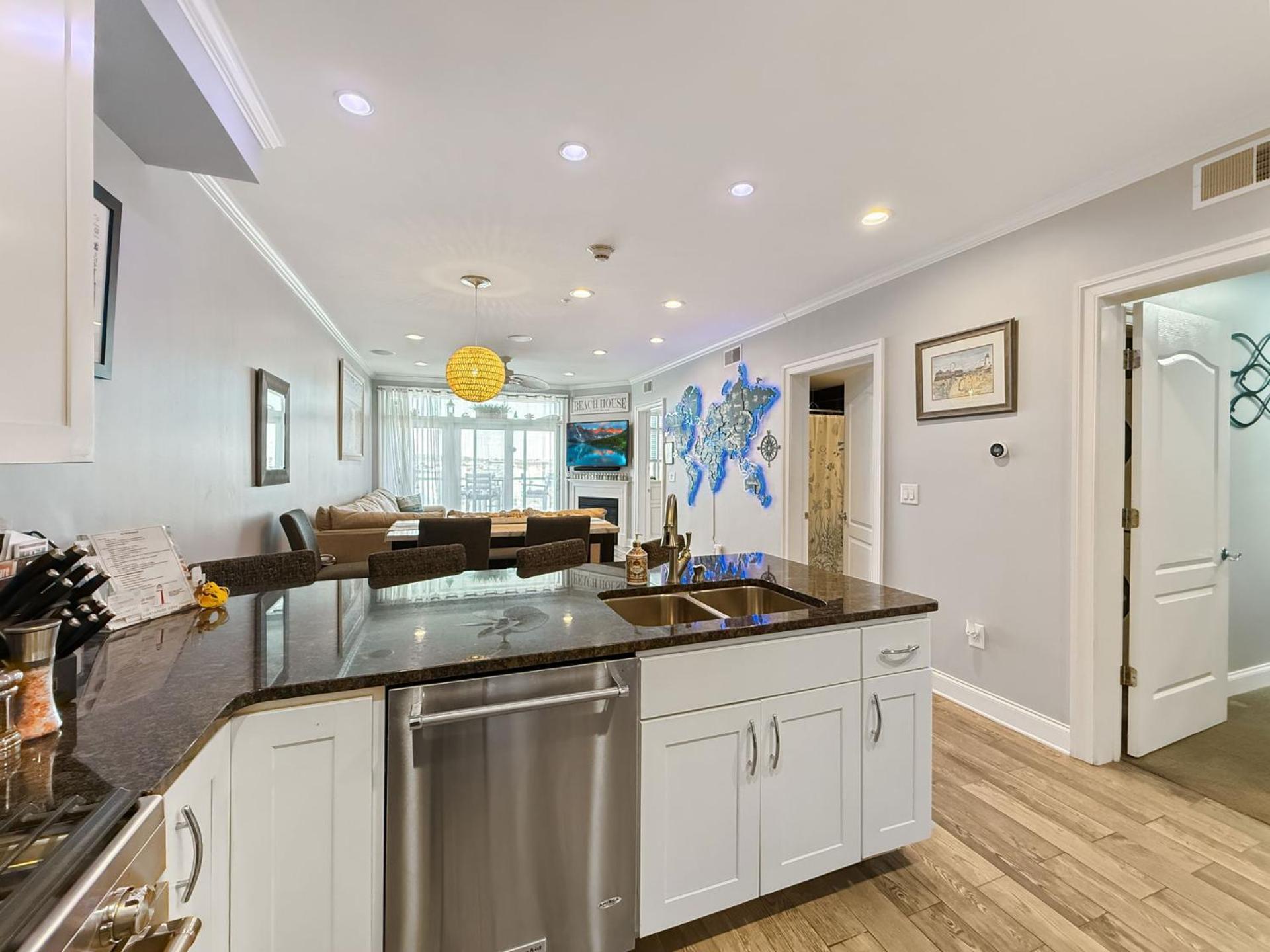Luxurious Penthouse, King Beds. Dog & Ada Friendly Apartment