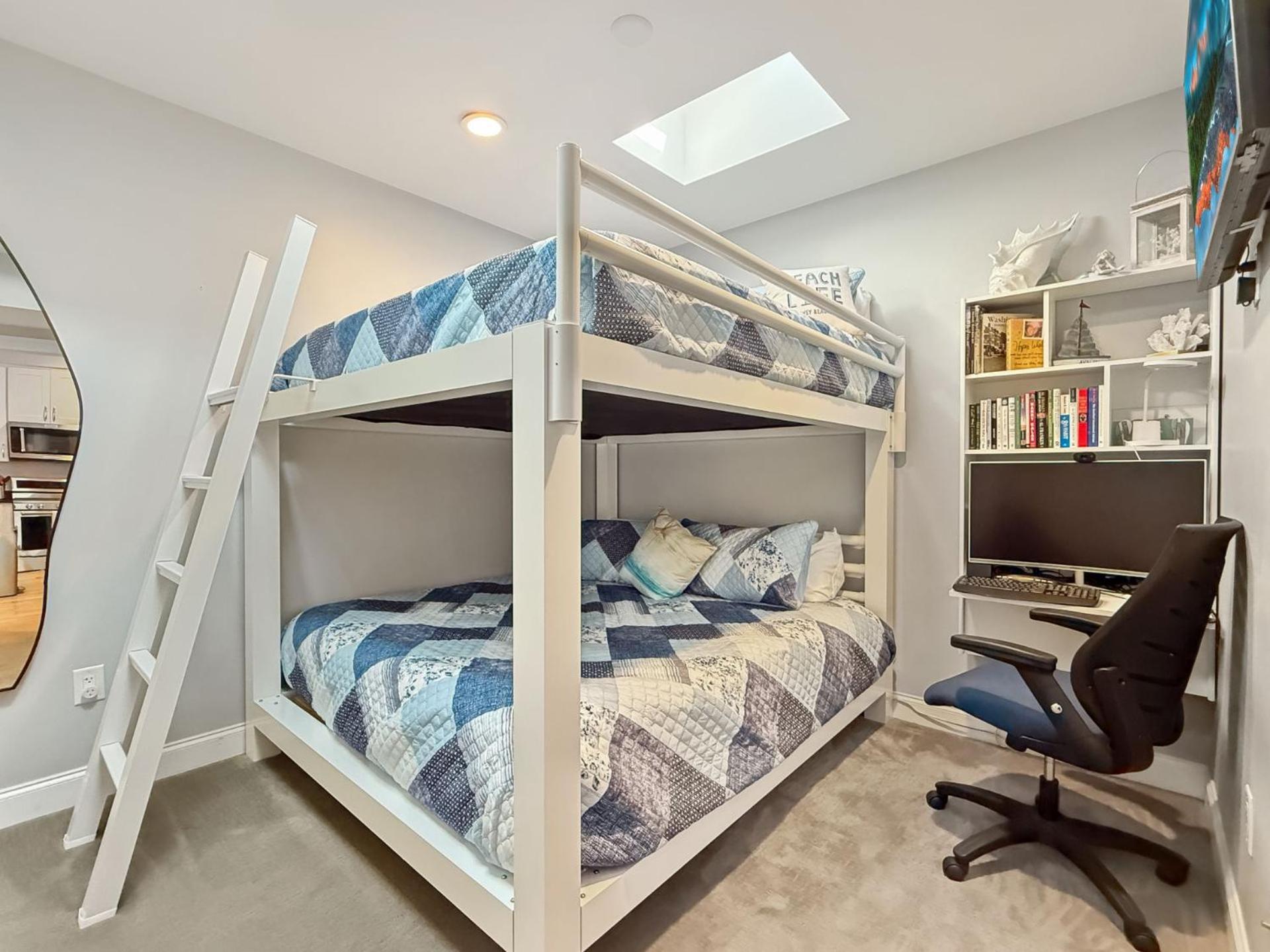 Apartment Luxurious Penthouse, King Beds. Dog & Ada Friendly